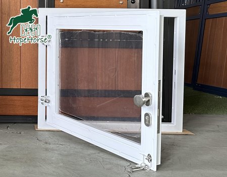 Fenêtre de box pour chevaux