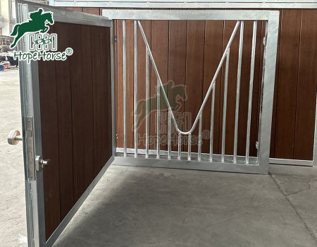 Fenêtre de grange en bois