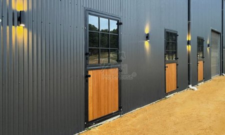 Des portes d'enclos aux portes hollandaises pour écurie : des solutions pour répondre aux divers besoins des élevages équestres modernes
