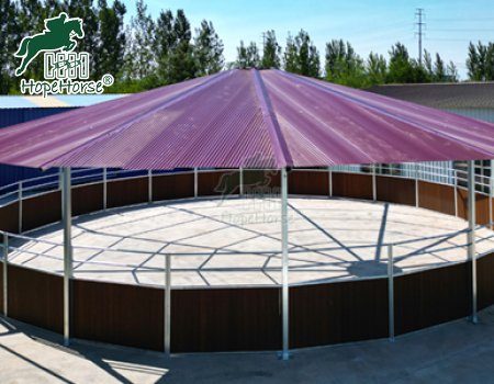 Enclos rond en bois avec toit