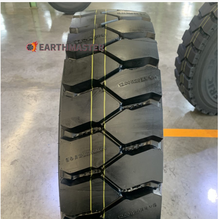 earthmaster 11.00R20 826