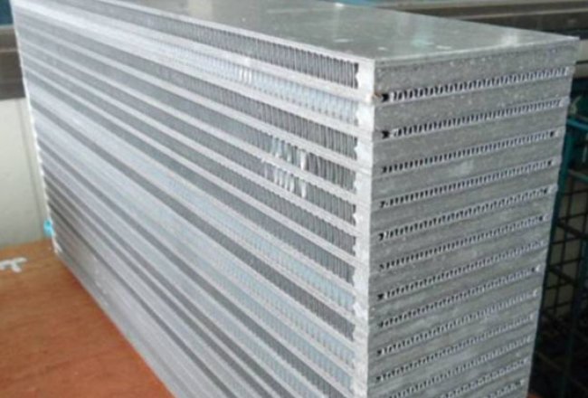 _0002_Plate fin radiator core body physical picture