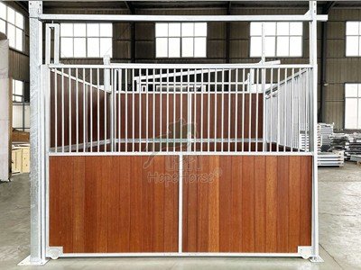 Horse stall sliding side panel