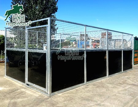 Portable lightweight horse stall with galvanized wire mesh panels